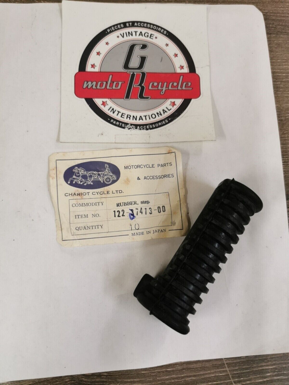 NOS CHARIOT CYCLE YAMAHA YCS1 YL2 FOOTREST COVER 122-27413-00-00 J23