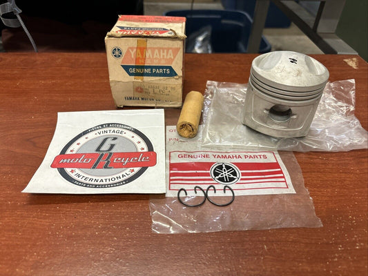 NOS Yamaha XS1 XS2 PISTON KIT STD 0.96 256-11631-02-96 SUB 256-11631-01-9 Y176