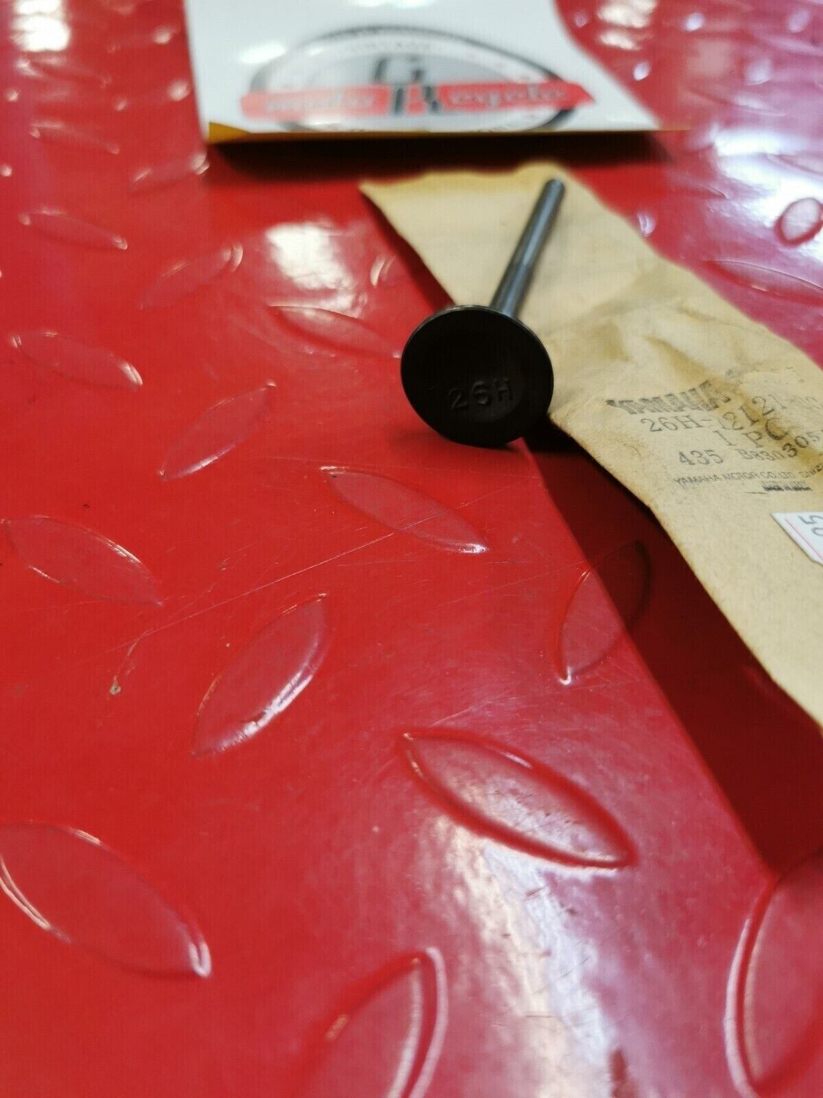 NOS Yamaha XVZ12 XVZ13 EXHAUST VALVE 26H-12121-00-00 26H-12121-11-00 Y26