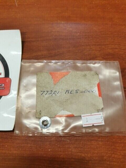 NOS Honda CB550SC CB650SC CB700SC REAR COWL SETTING CLIP SUB. 90313-172-000 H71