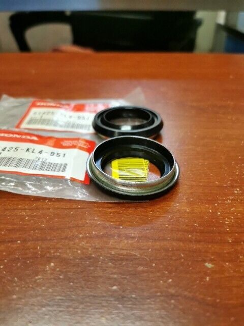 NOS Honda CRF150F CRM50R CRM75R XL125R XL250R DUST SEAL KIT 51425-KL4-951 H152