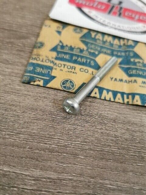 NOS YAMAHA BR250F ET250D EX440E YZ50G YZ85 SCREW PAN HEAD 92501-06050-00 Y151