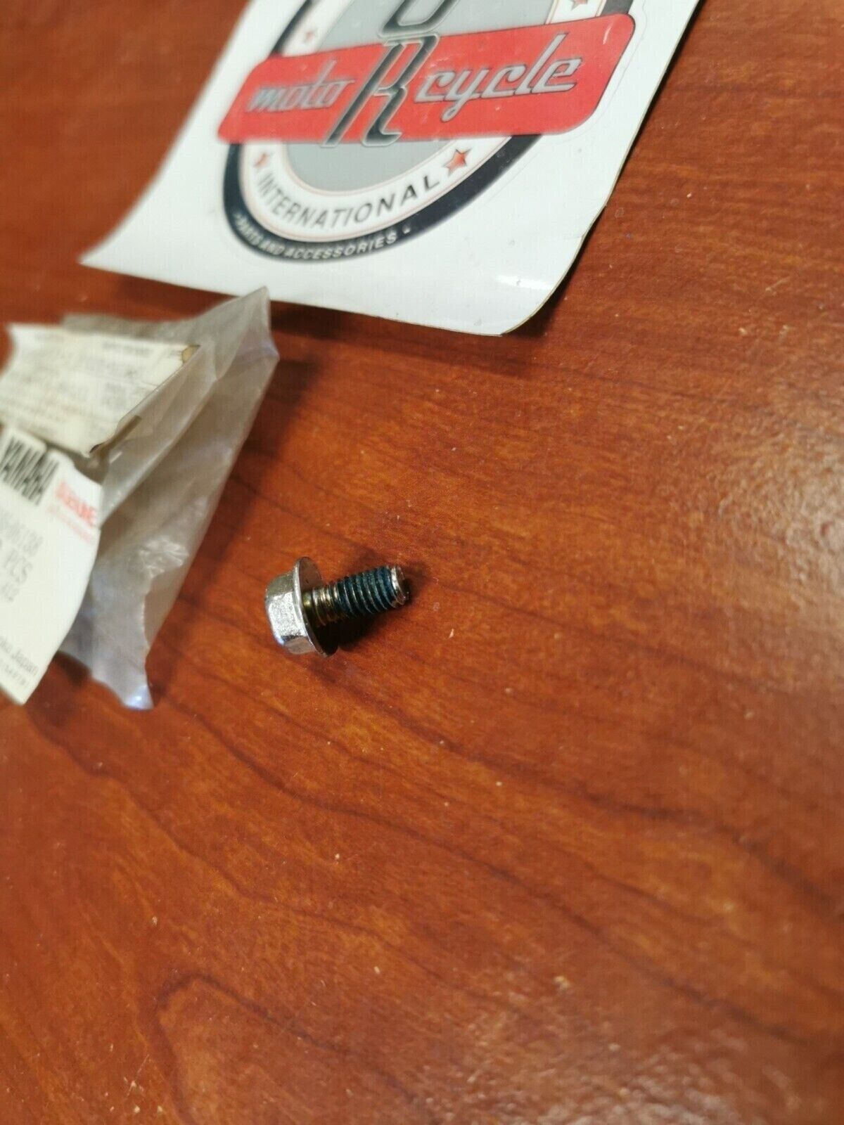 NOS YAMAHA EF6600 YG6600 FLANGE BOLT 90105-06138-00 SUB. 95817-06012-00 Y72