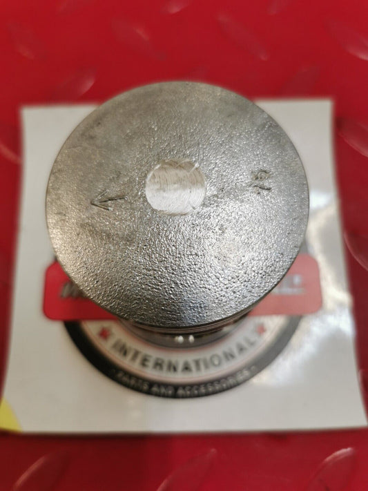 NOS Yamaha IT125 1980 - 1981 PISTON 3 O/S 0.75 3R9-11637-00-00 Y27