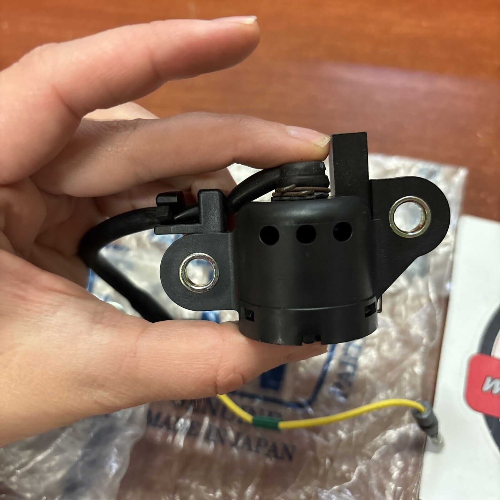 NOS Honda GX240 GX270 GX340 GX390 OIL LEVEL SENSOR 04302-ZE2-010 H153