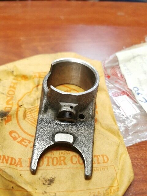 NOS Honda ATC70 C50 C70 C90 RIGHT GEARSHIFT GEAR SHIFT FORK 24221-041-010 H86