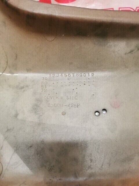 NOS Honda CB750C RIGHT SIDE COVER *R104CU* (CANDY MUSE RED) 83610-425-730ZA H78