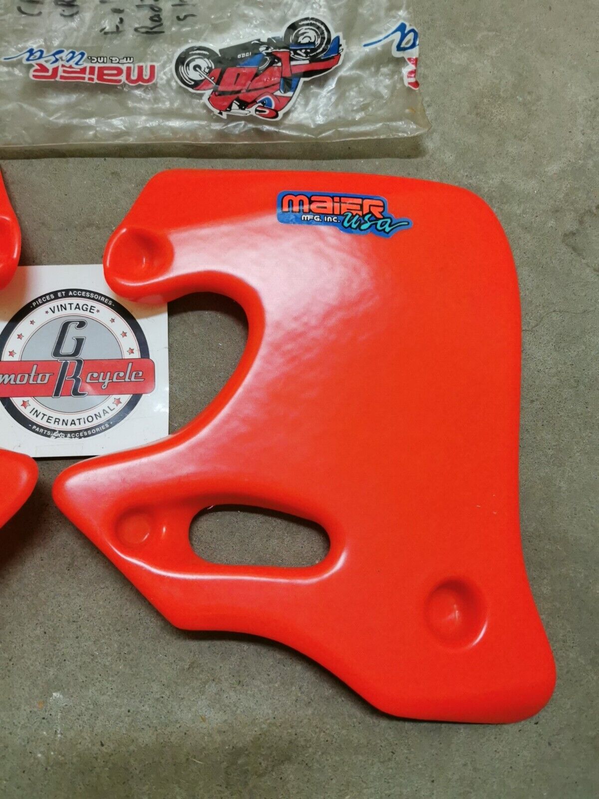 NOS MAIER HONDA CR125R CR250R  FUEL TANK RADIATOR SCOOPS SHROUD RED Kit J42