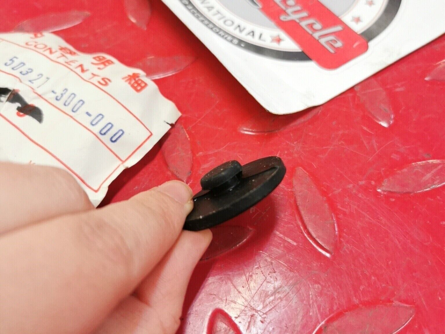 NOS Honda CB750 FT500 CX500 XL350 BATTERY RUBBER 50327-300-000 H32