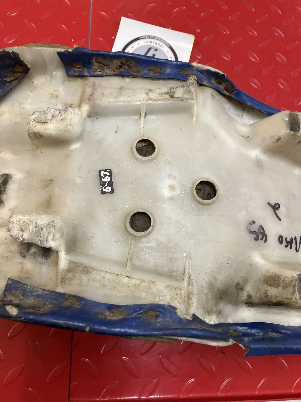 Honda CR250R 1985 seat saddle pan CR125R 2