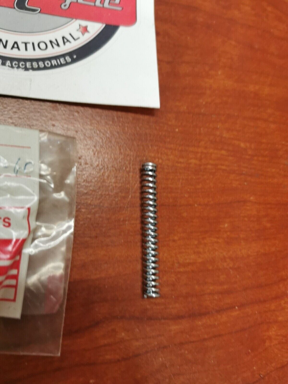 NOS Yamaha HEAD LAMP SCREW SPRING 341-84332-60-00 Y71