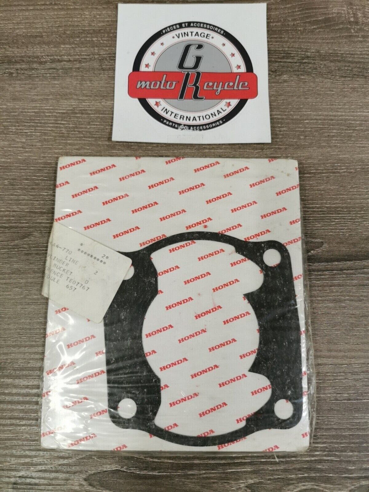 NOS HONDA CR250R 1985 GASKET  CYLINDER 12191-KA4-770 H49