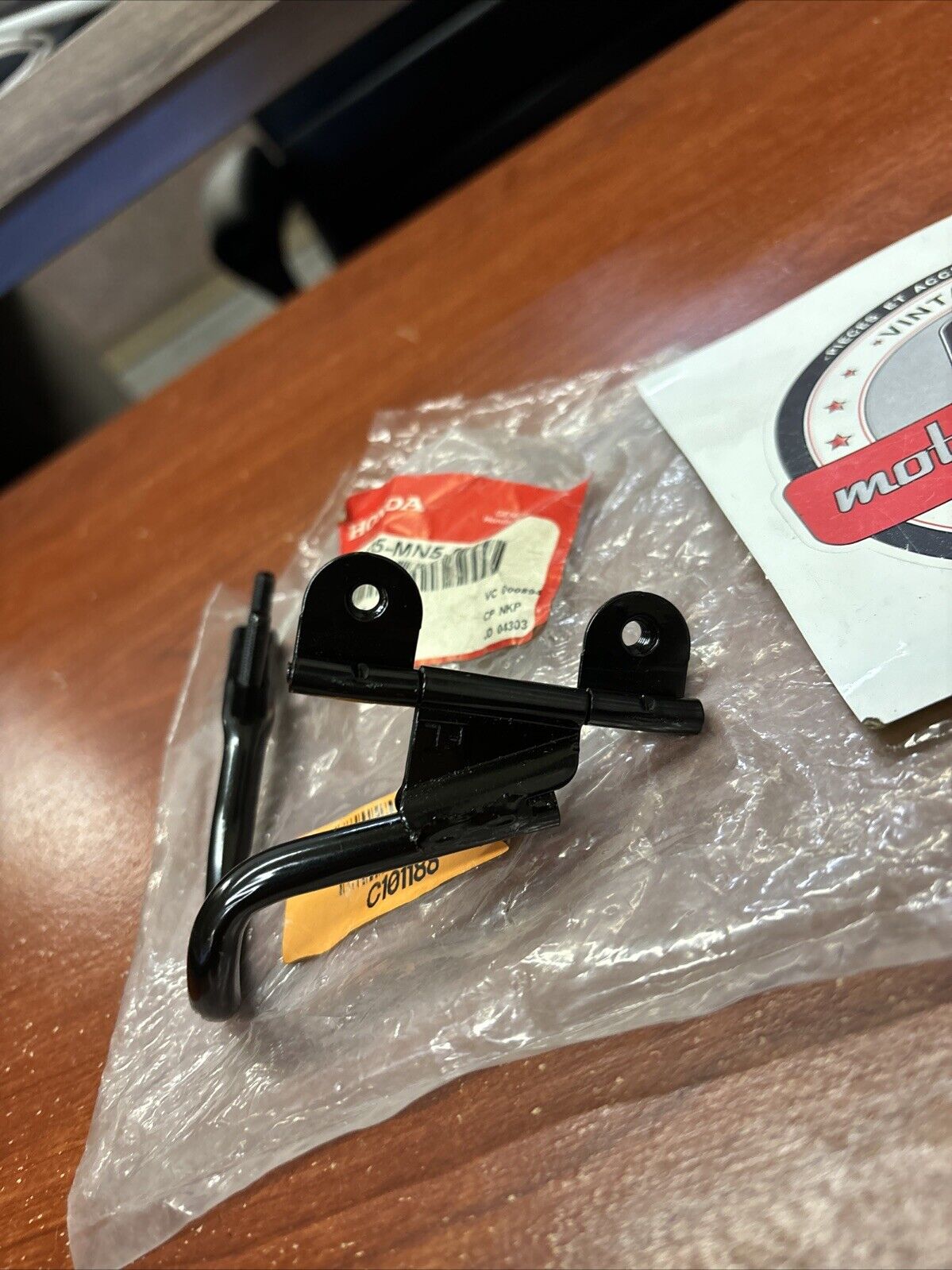 NOS Honda GL1500 A I SE LEFT FRONT SADDLEBAG HINGE 81435-MN5-010 H161