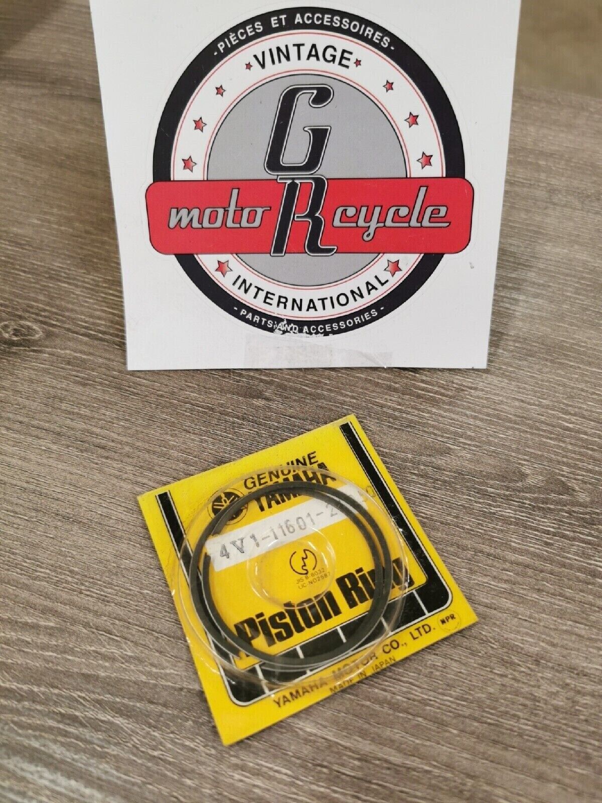 NOS YAMAHA YZ80 1981   PISTON RING SET 0.50  4V1-11601-21  Y51