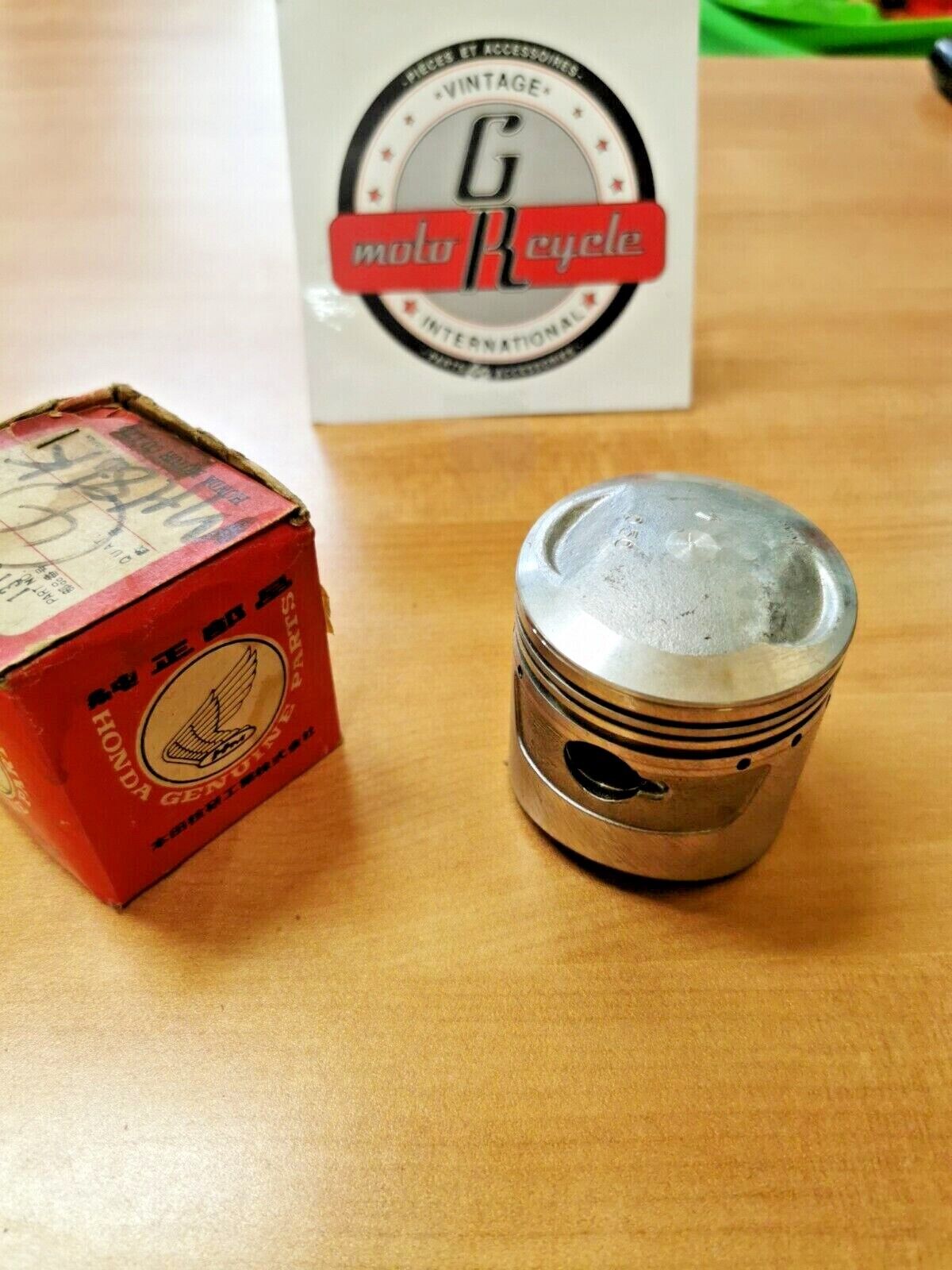 NOS HONDA  CA77  PISTON  OS  0.50     13103-266-020   H22