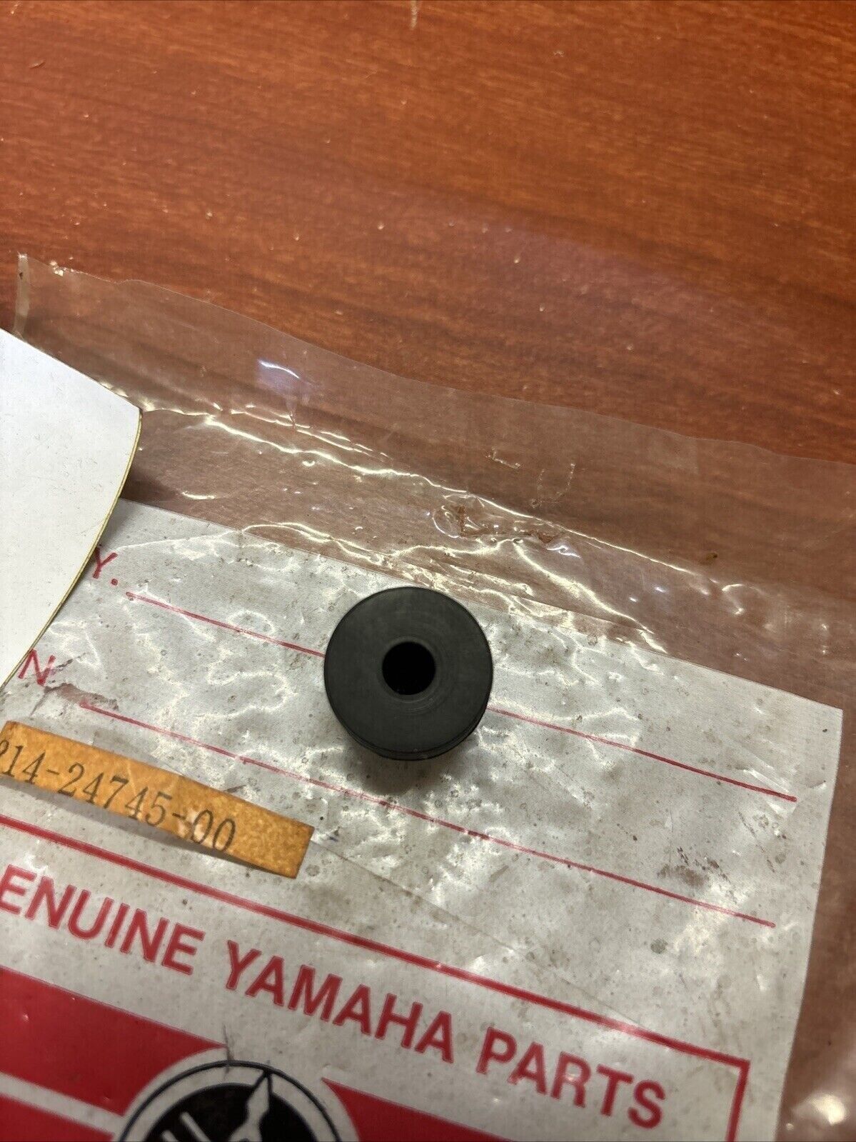 NOS Yamaha MAIN STAND STOPPER 214-24745-00-00 SUB 116-27114-00-00 Y182