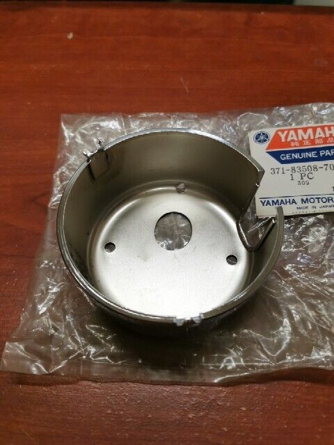 NOS Yamaha TX500 TX650 TACHOMETER COVER 371-83508-70-00 Y115