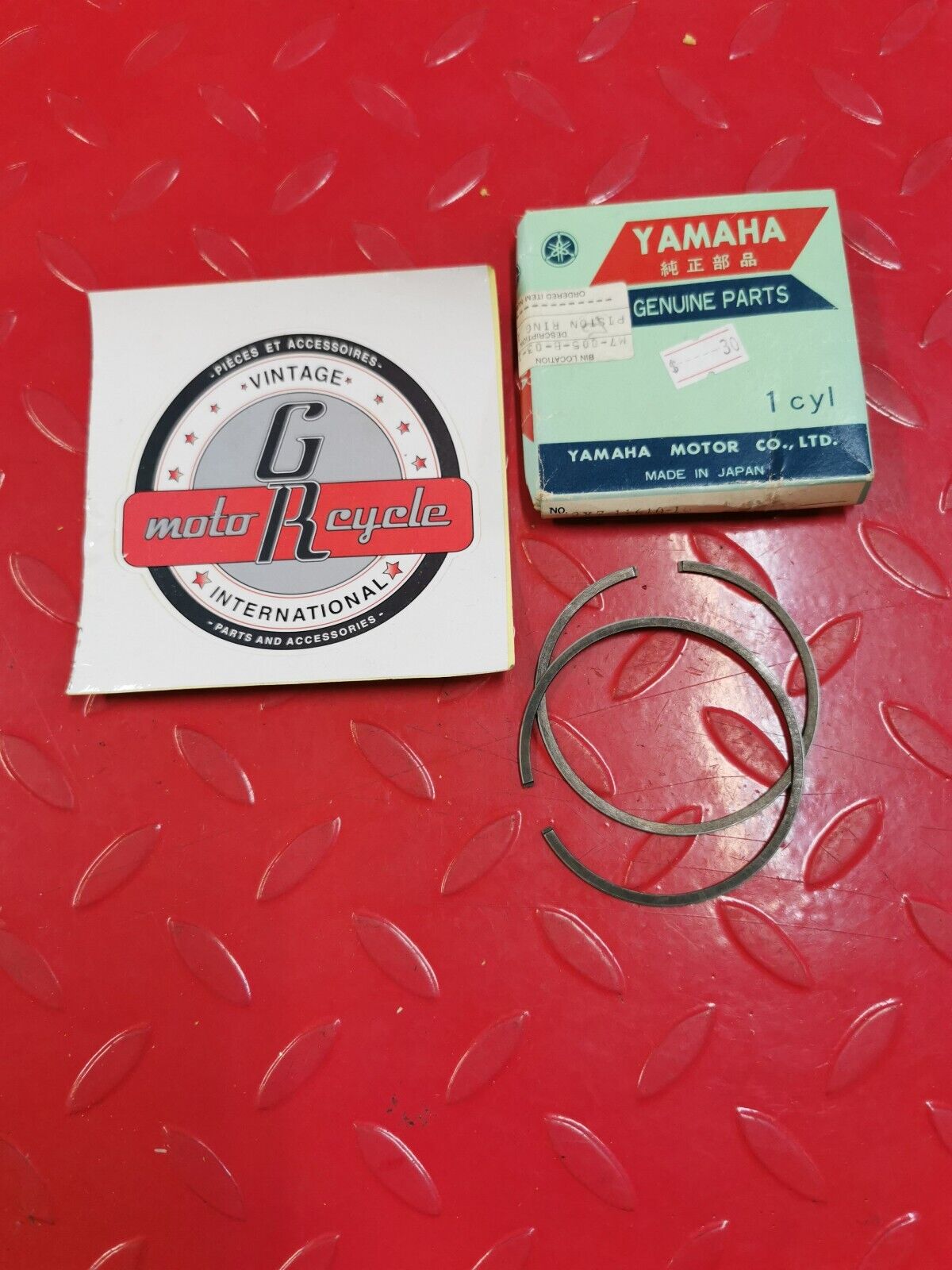 NOS YAMAHA IT250 PISTON RING 2X7-11610-10-00 Y33