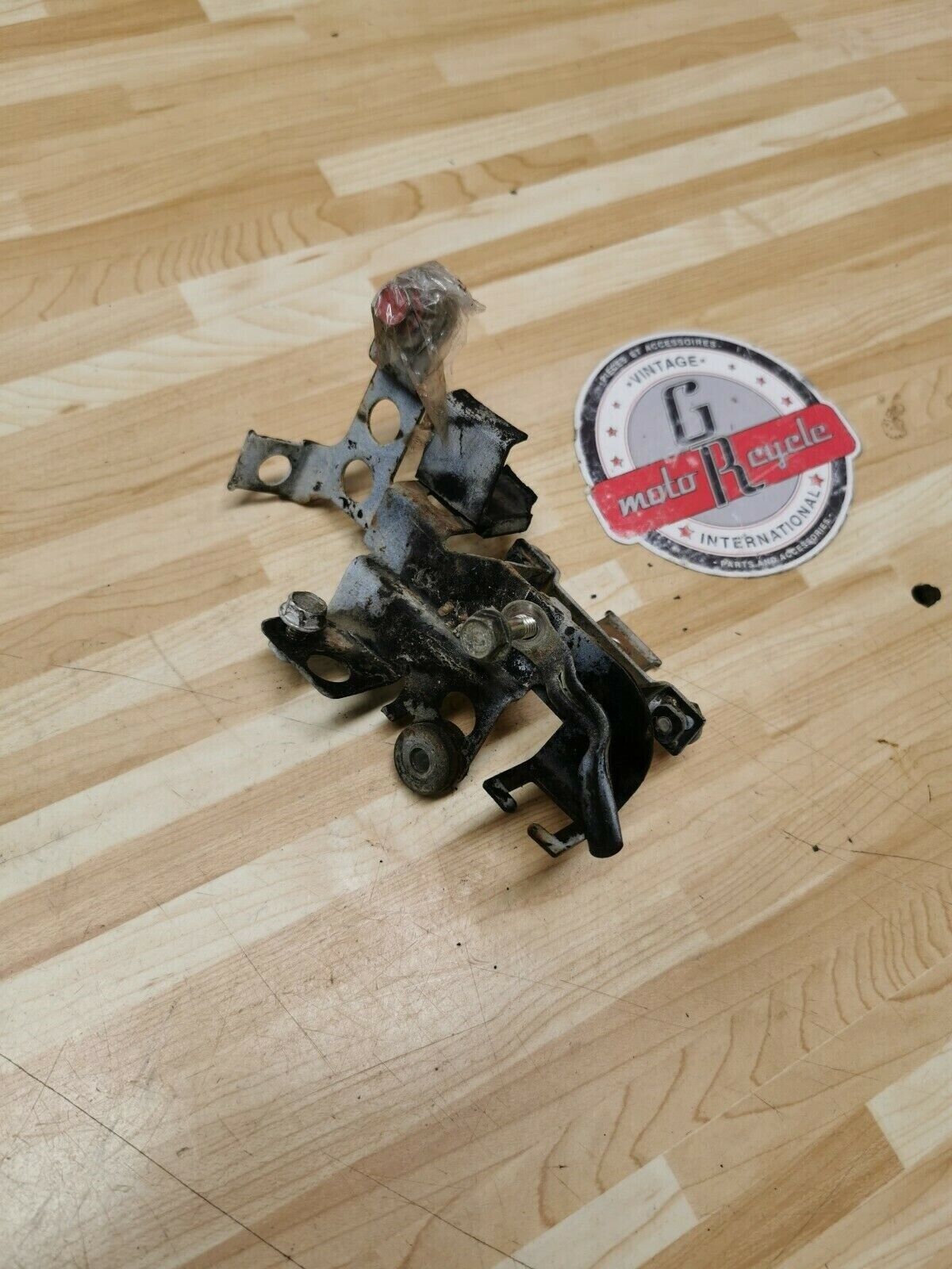 Honda XL200R 1984 electrical base plate electric bracket coil regulator rectifie