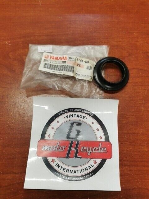 NOS Yamaha XS400 RD350LC DUST SEAL 1UA-23144-00-00 Y103