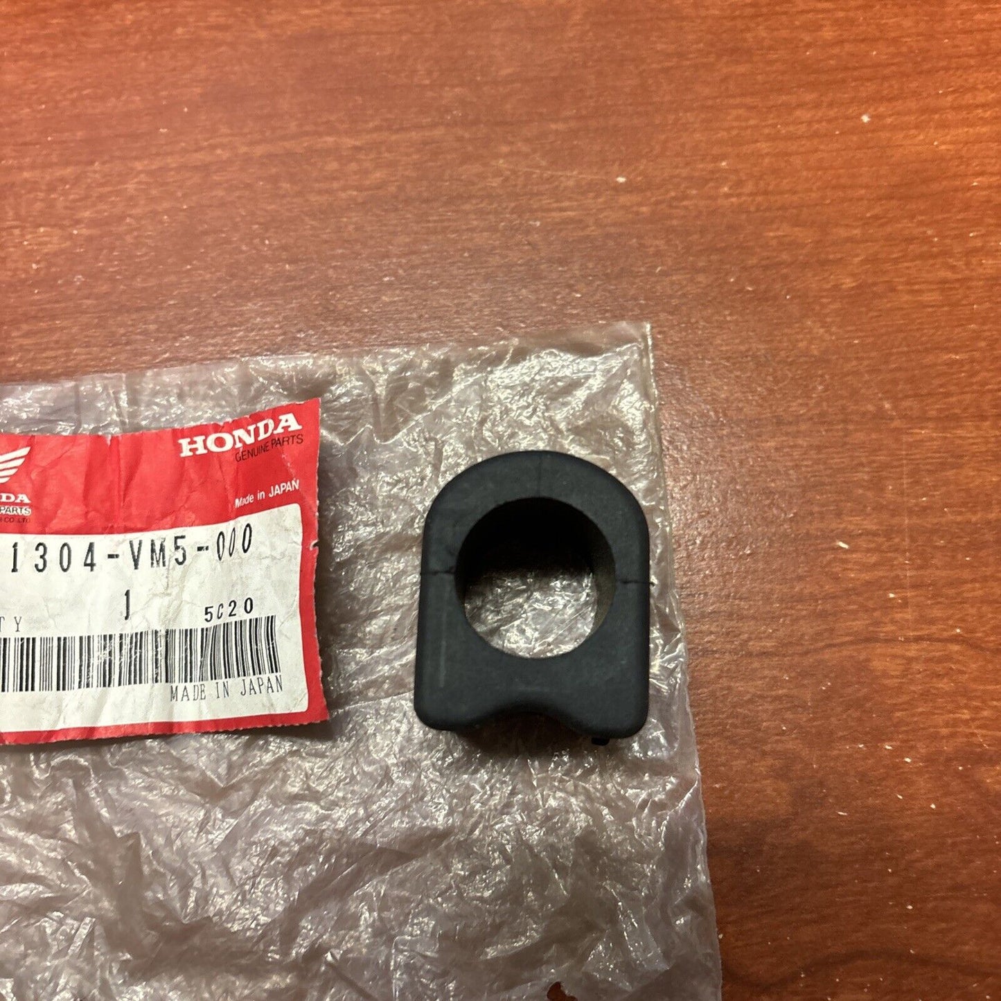 NOS Honda TRX200 TRX200SX TRX250 FRONT CARRIER RUBBER 81304-VM5-000 H165
