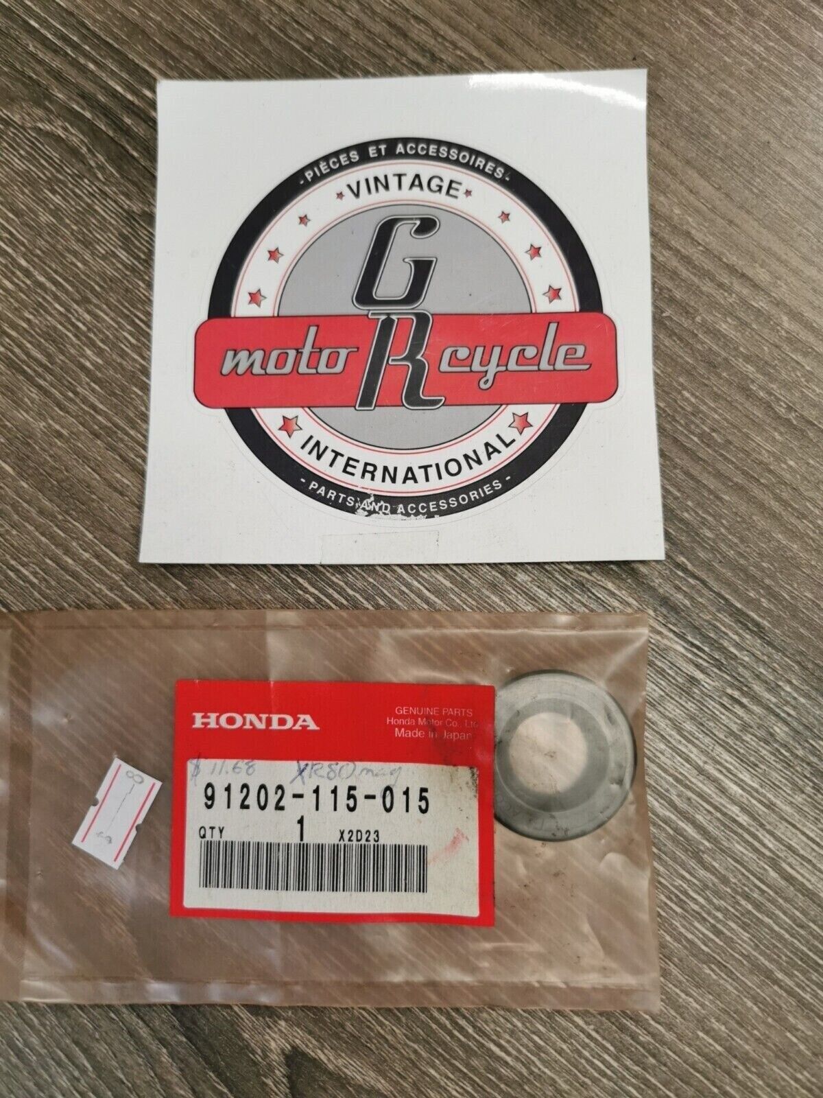 NEW NOS HONDA  OIL SEAL  91202-115-015  H56
