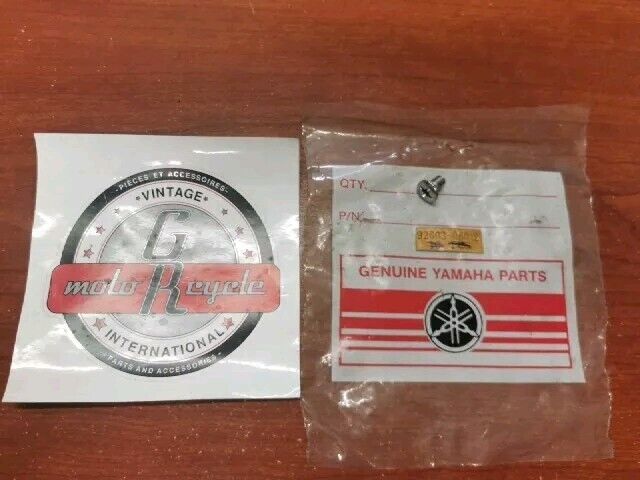 NOS Yamaha 1982 1983 YZ490 OVAL HEAD SCREW 92603-06012 SUB 98603-06012-00 Y163