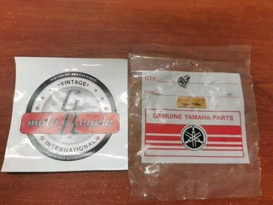 NOS Yamaha 1982 1983 YZ490 OVAL HEAD SCREW 92603-06012 SUB 98603-06012-00 Y163