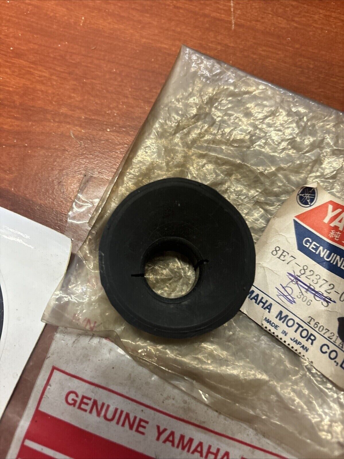 NOS Yamaha EX340 EX440 PLUG CAP SEAL 8E7-82372-00-00 Y182