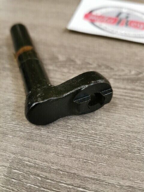 NOS YAMAHA R3 1969 FOOTREST REAR 1 168-27431-00-00 Y191