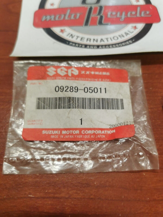 NOS Suzuki OIL SEAL 09289-05011 S20