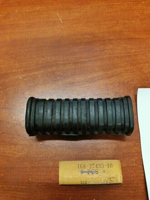 NOS Yamaha REAR FOOT REST COVER 168-27433-10-00 SUB 168-27433-00-00 Y115
