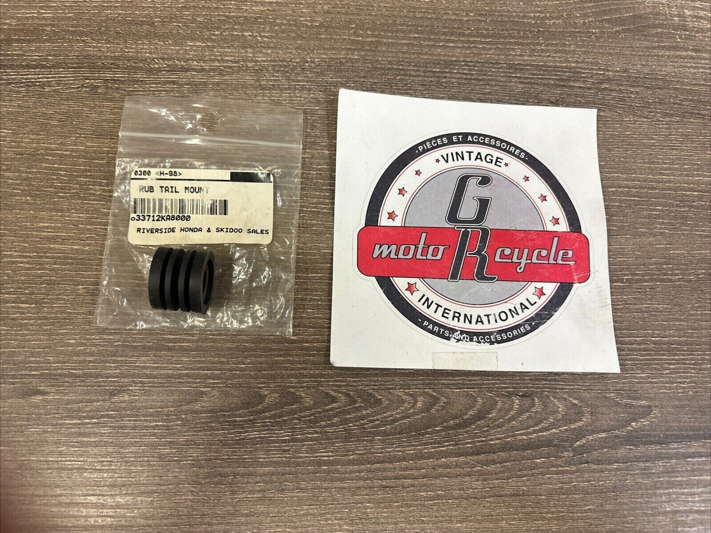 NOS Honda 1981 1982 XL100S TAILLIGHT MOUNTING RUBBER 33712-KA8-000 H121