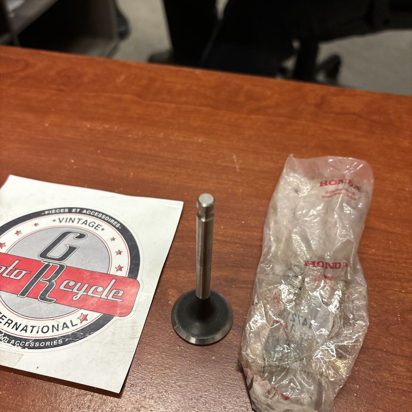 NOS Honda GX340K1 EXHAUST VALVE 14721-ZE3-000 H167