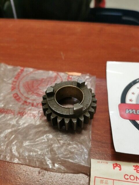 NOS Honda CB72 CB77 CE71 CP77 CYP77 GEAR 3RD COUNTERSHAFT 23T 23460-258-010 H75