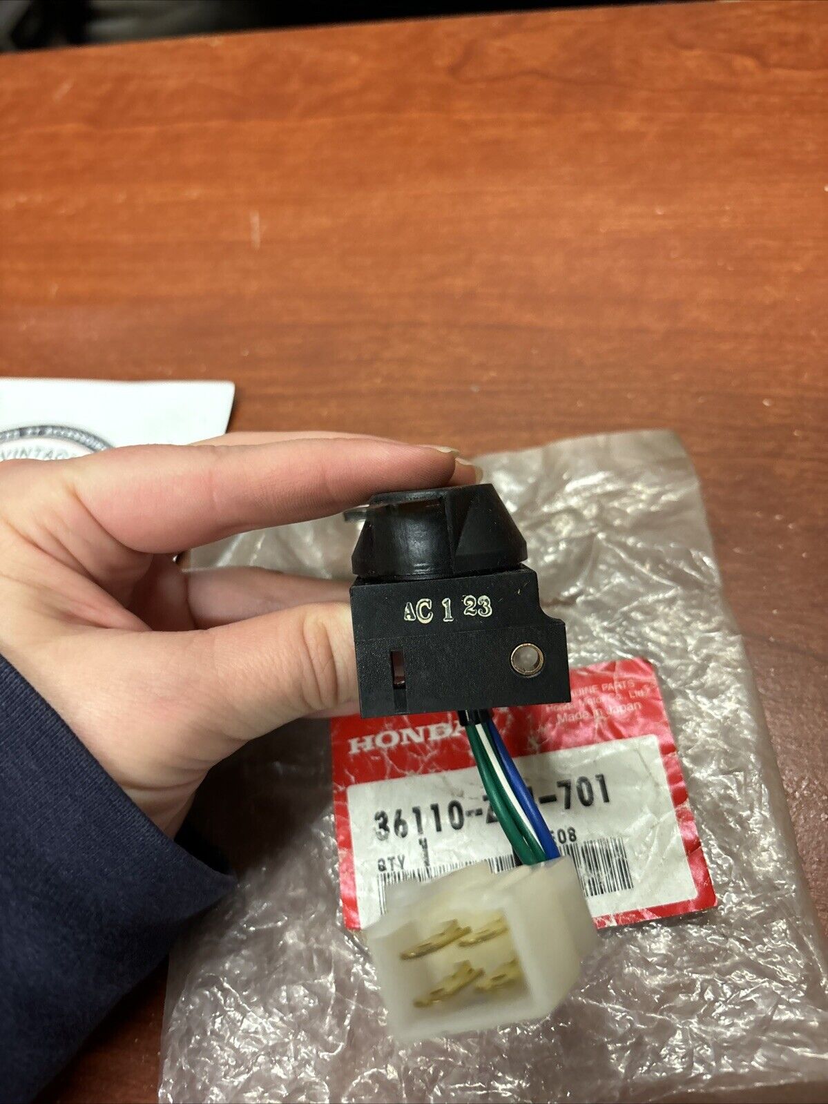 NOS Honda GX240 GX340 GX390 ENGINE STOP SWITCH 36110-ZB4-701 SUB H185