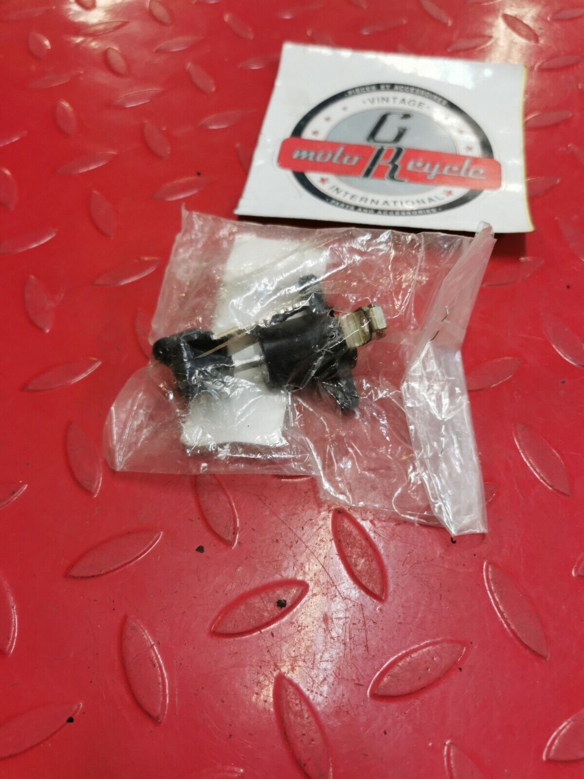 NOS YAMAHA FJR1300 FZR6 FZ1 XTZ12 FZ6 FZ8 SEAT LOCK 3CK-W2470-00-00 Y41