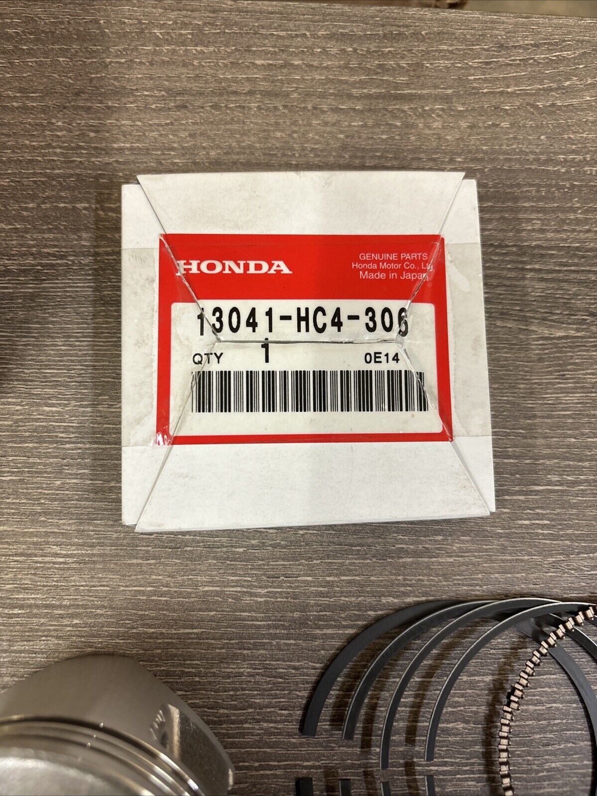 NOS Honda TRX300 TRX300FW PISTON & RING 0.75 13104-HC4-305 13041-HC4-306 H136