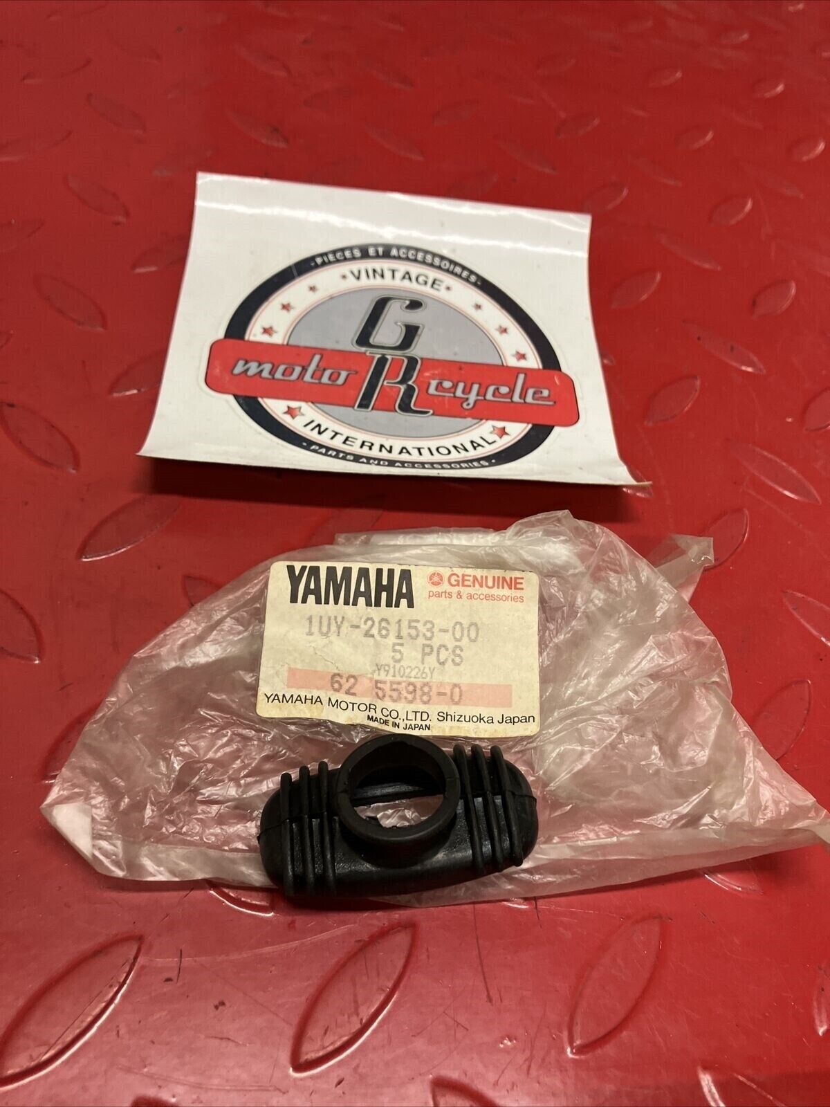NOS YAMAHA LEVER GRIP 1UY-26153-00-00 Y64