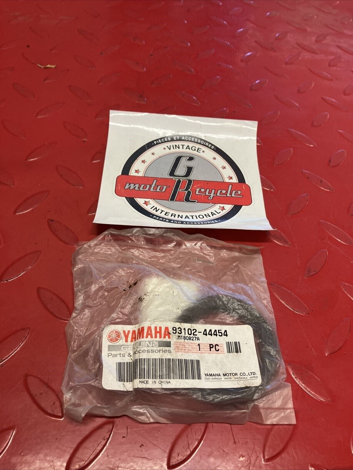 NOS YAMAHA OIL SEAL 93102-44454-00 Y61