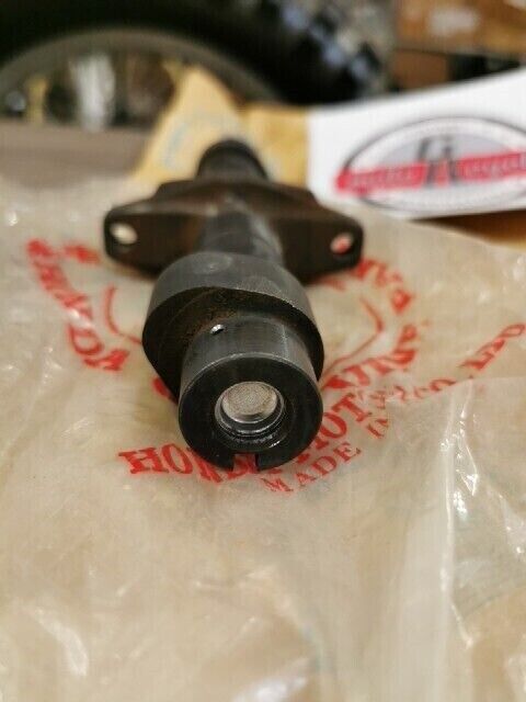 NOS HONDA VF750C VF750S 1982 INTAKE FRONT CAMSHAFT 14111-MB0-325  H88