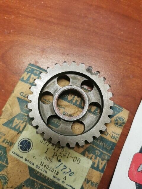 NOS Yamaha RD200 2ND WHEEL GEAR 397-17221-00-00 SUB 397-17221-01-00 Y141