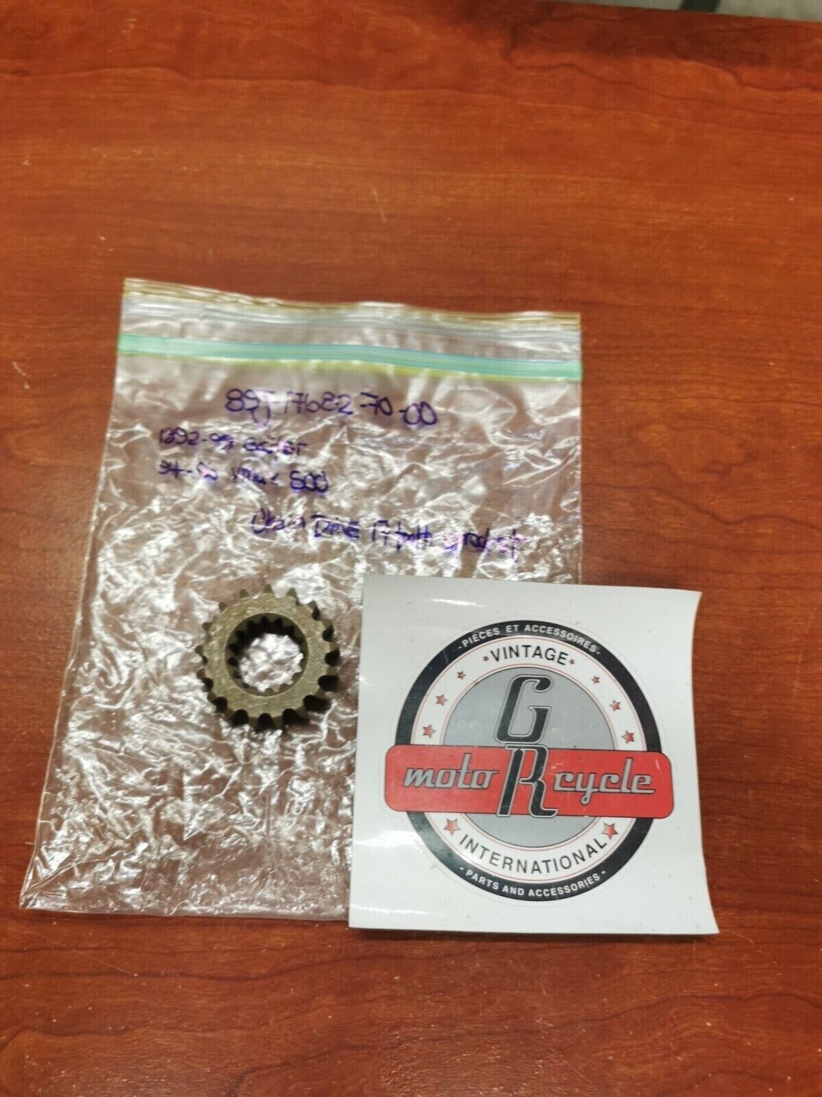 NOS Yamaha VX500 EX570 CHAIN DRIVE (17T) SPROCKET 89J-17682-70-00 Y86