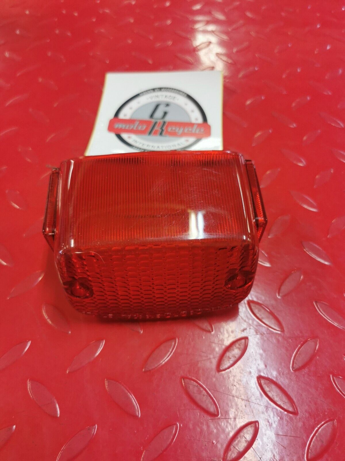 NOS YAMAHA V-MAX1200 1985 1986 1989 BASE LENS TAILLIGHT 42X-84721-60-00 Y29