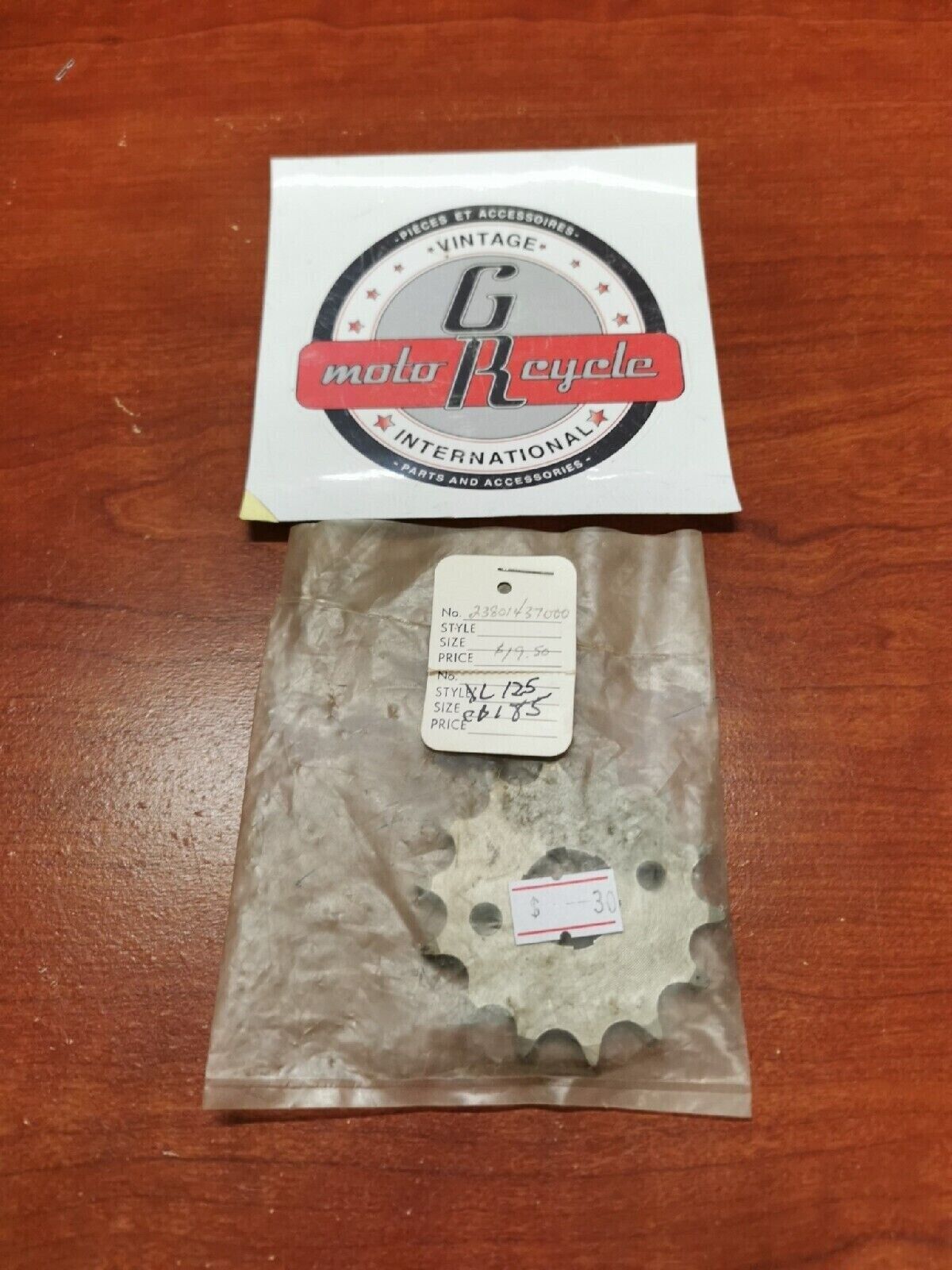 NOS Honda XL125 XL185 CB125 SPROCKET, DRIVE (14T) 23801-437-000 H33