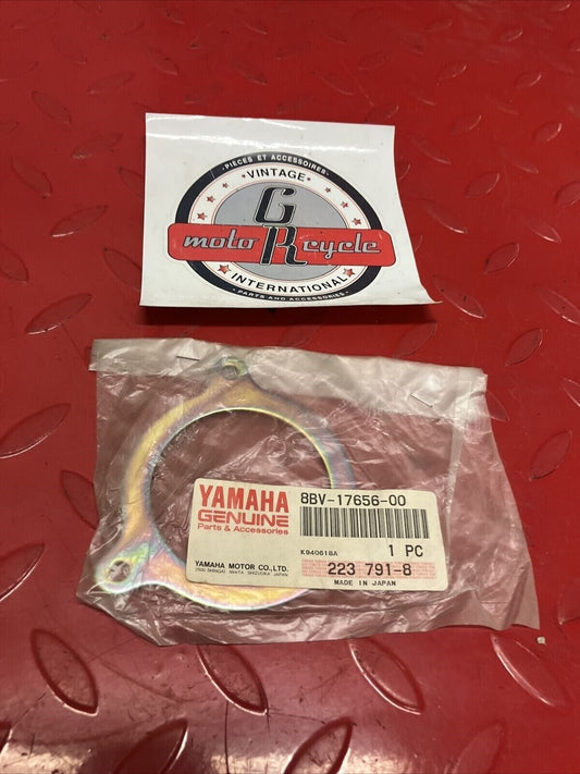 NOS YAMAHA HOLDER STOPPER 8BV-17656-00-00 Y65