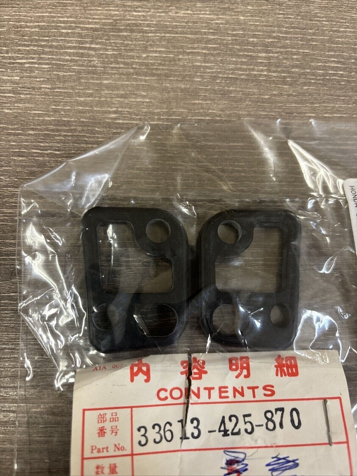NOS Honda 1979 CB750L REAR WINKER MOUNT RUBBER 33613-425-870 H121