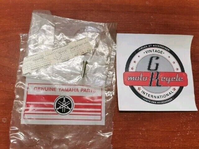 NOS Yamaha THROTTLE SCREW NO SPRING 3L6-14122-00-00 SUB 36R-14103-00-00 Y144