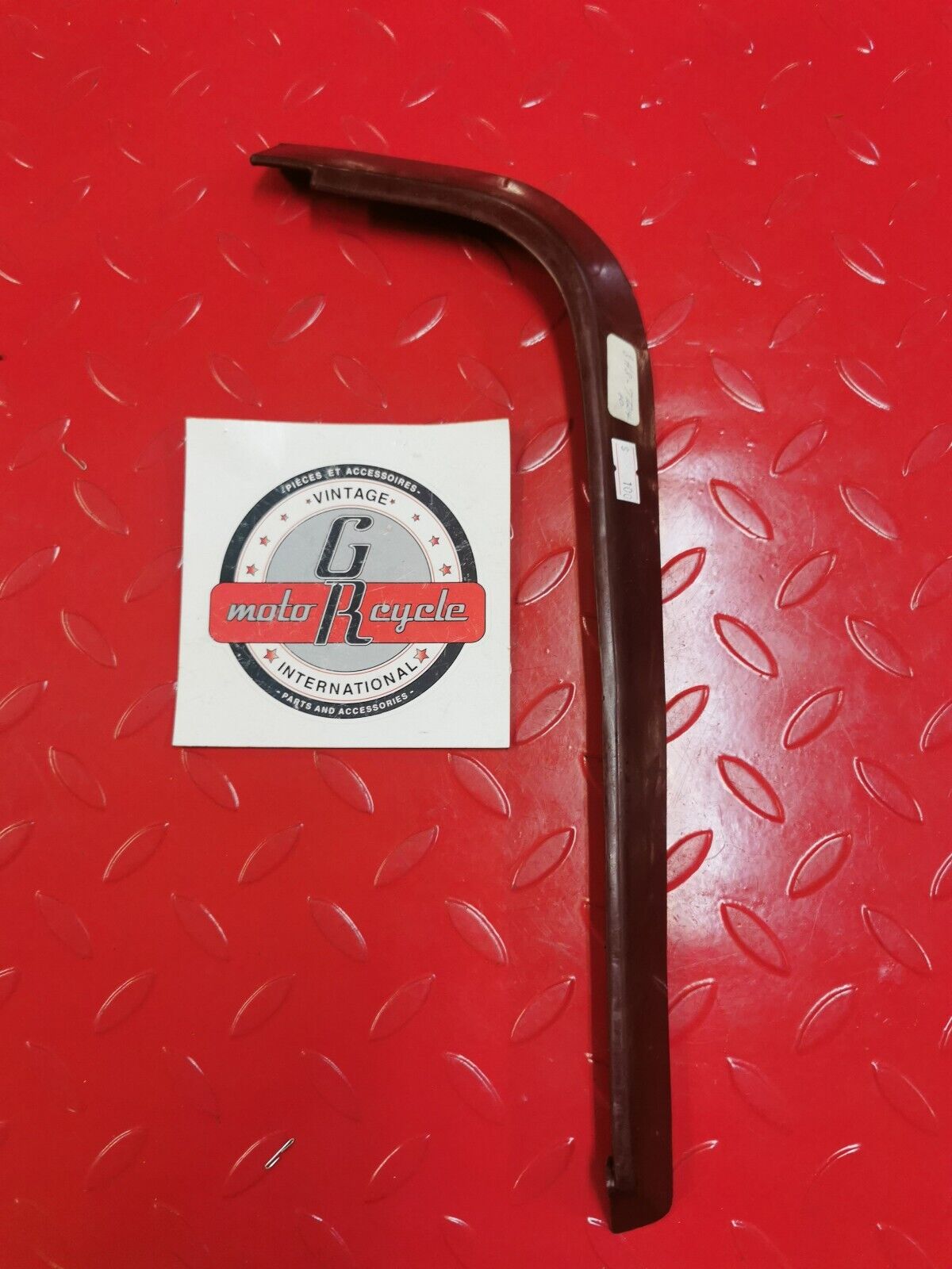 NOS YAMAHA EC540 TRIM LOWER SNOWMOBILE 8H8-77214-00-00 Y13