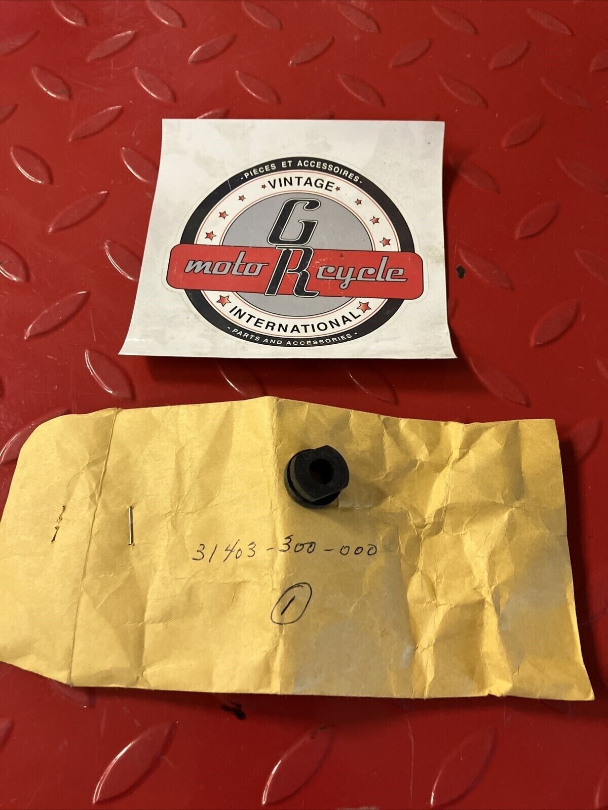 NOS HONDA CB750 RUBBER REGULATOR CUSHION 31403-300-000 H24